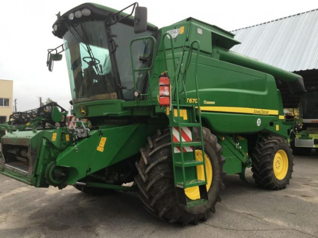 Oldtimer-Mähdrescher des Typs John Deere T660, Gebrauchtmaschine in Володарка (Bild 12)