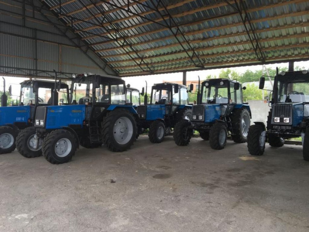 Oldtimer-Traktor des Typs Belarus Беларус-892, Neumaschine in Володарка (Bild 3)