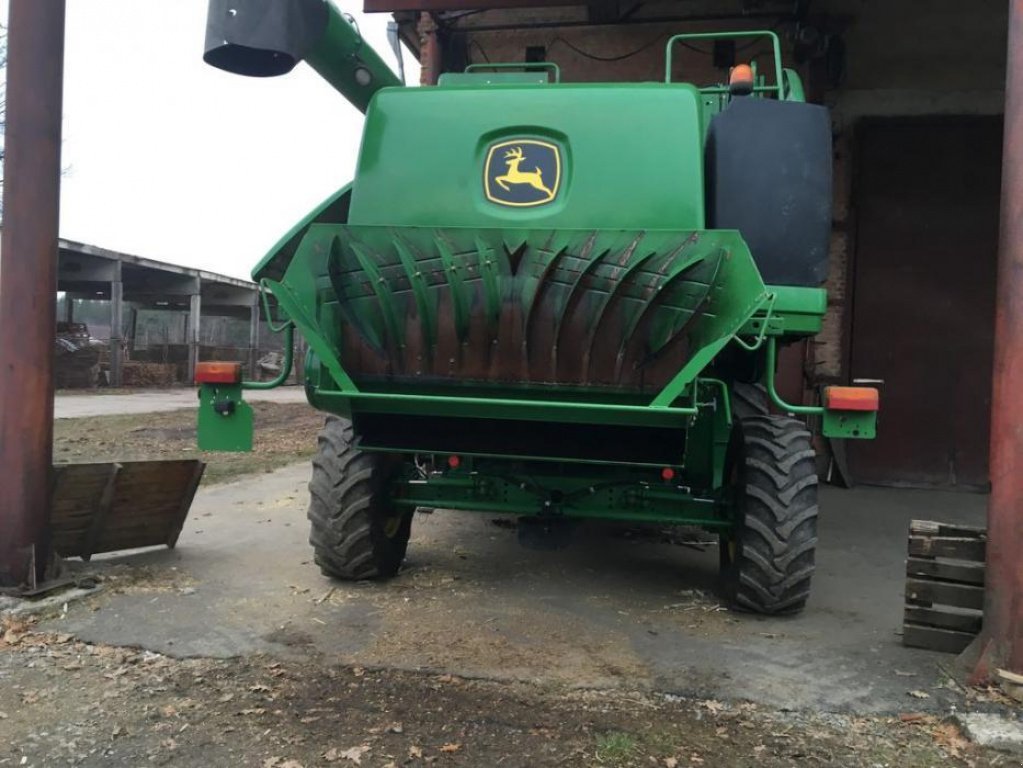 Oldtimer-Mähdrescher des Typs John Deere T660, Gebrauchtmaschine in Володарка (Bild 3)