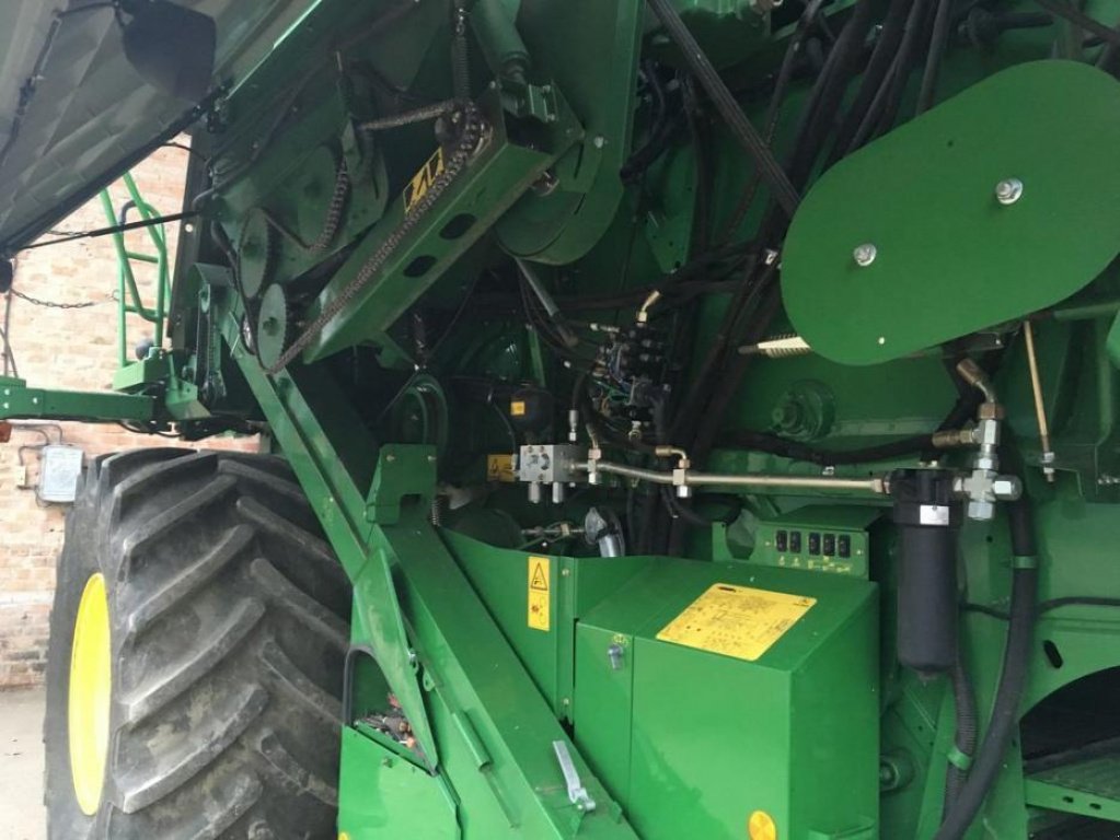 Oldtimer-Mähdrescher des Typs John Deere T660, Gebrauchtmaschine in Володарка (Bild 6)