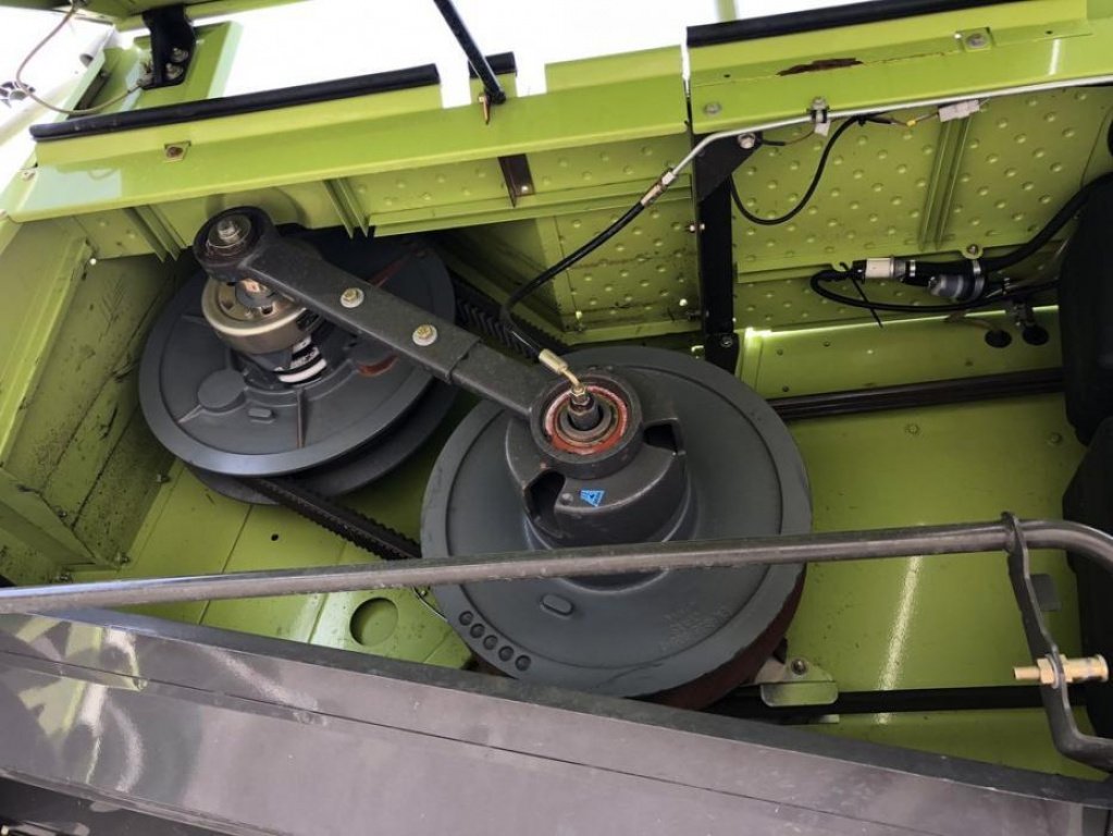 Oldtimer-Mähdrescher des Typs CLAAS Lexion 760, Neumaschine in Володарка (Bild 12)