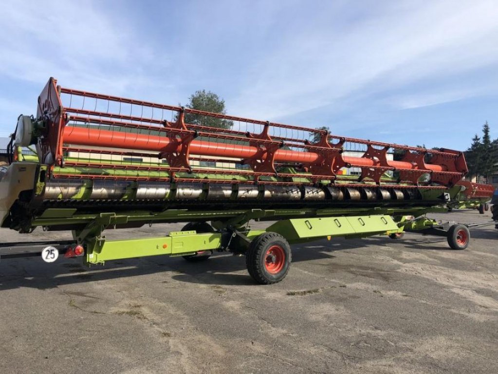 Oldtimer-Mähdrescher des Typs CLAAS Lexion 760, Neumaschine in Володарка (Bild 5)