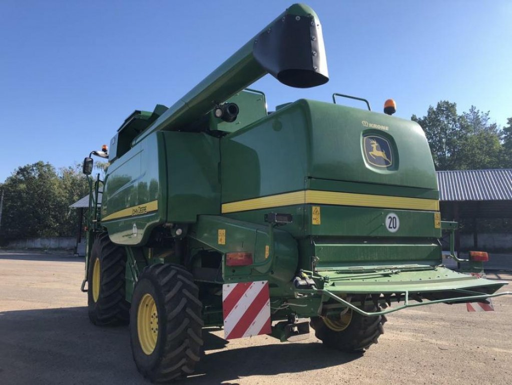 Oldtimer-Mähdrescher des Typs John Deere T660i, Neumaschine in Володарка (Bild 9)