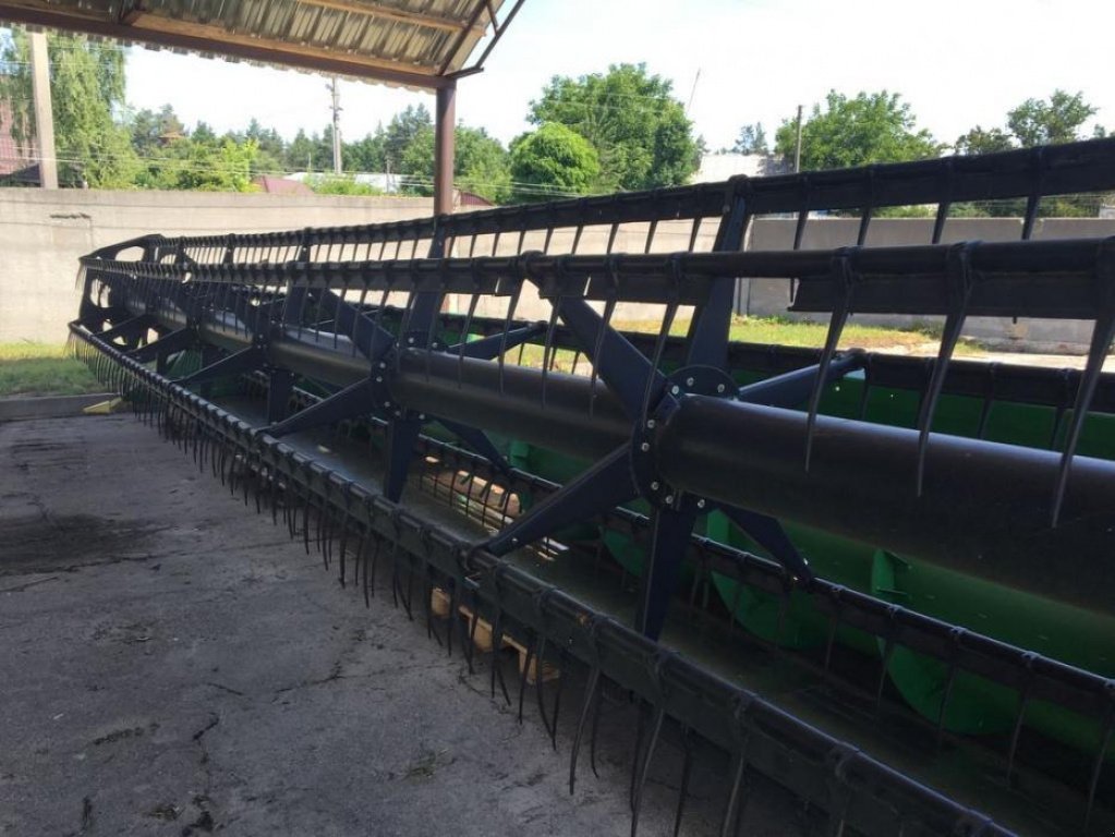 Schneidwerk des Typs John Deere 930F, Gebrauchtmaschine in Володарка (Bild 4)
