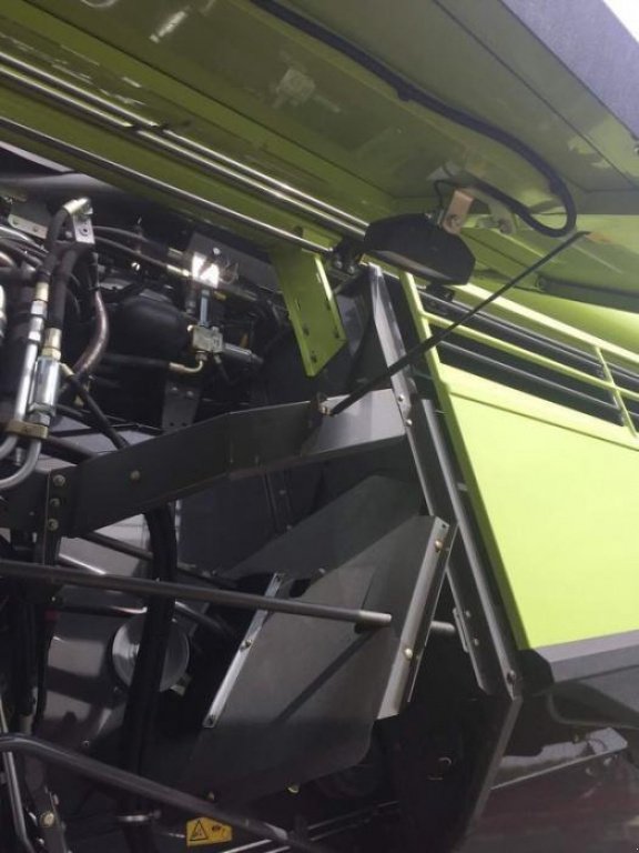 Oldtimer-Mähdrescher des Typs CLAAS Lexion 760, Neumaschine in Володарка (Bild 10)