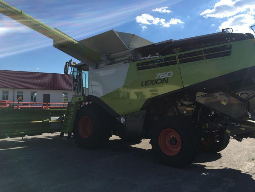 Oldtimer-Mähdrescher des Typs CLAAS Lexion 760, Neumaschine in Володарка (Bild 7)