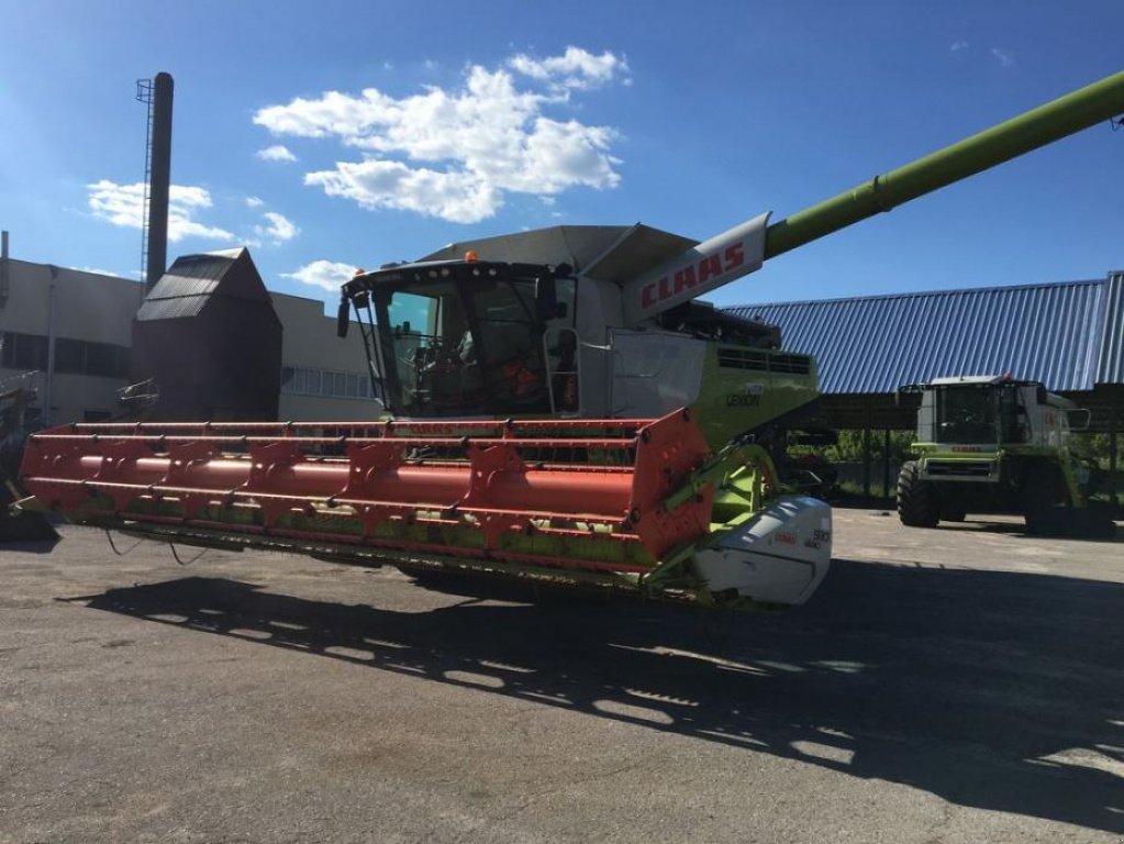 Oldtimer-Mähdrescher des Typs CLAAS Lexion 760, Neumaschine in Володарка (Bild 4)
