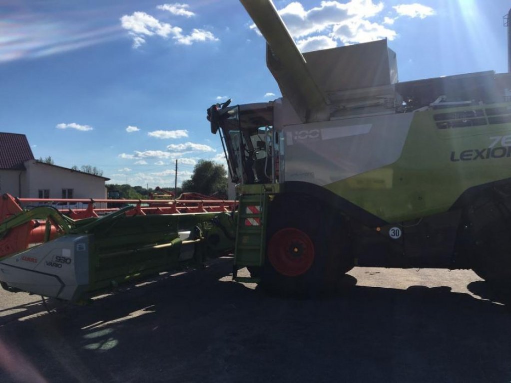 Oldtimer-Mähdrescher des Typs CLAAS Lexion 760, Neumaschine in Володарка (Bild 8)