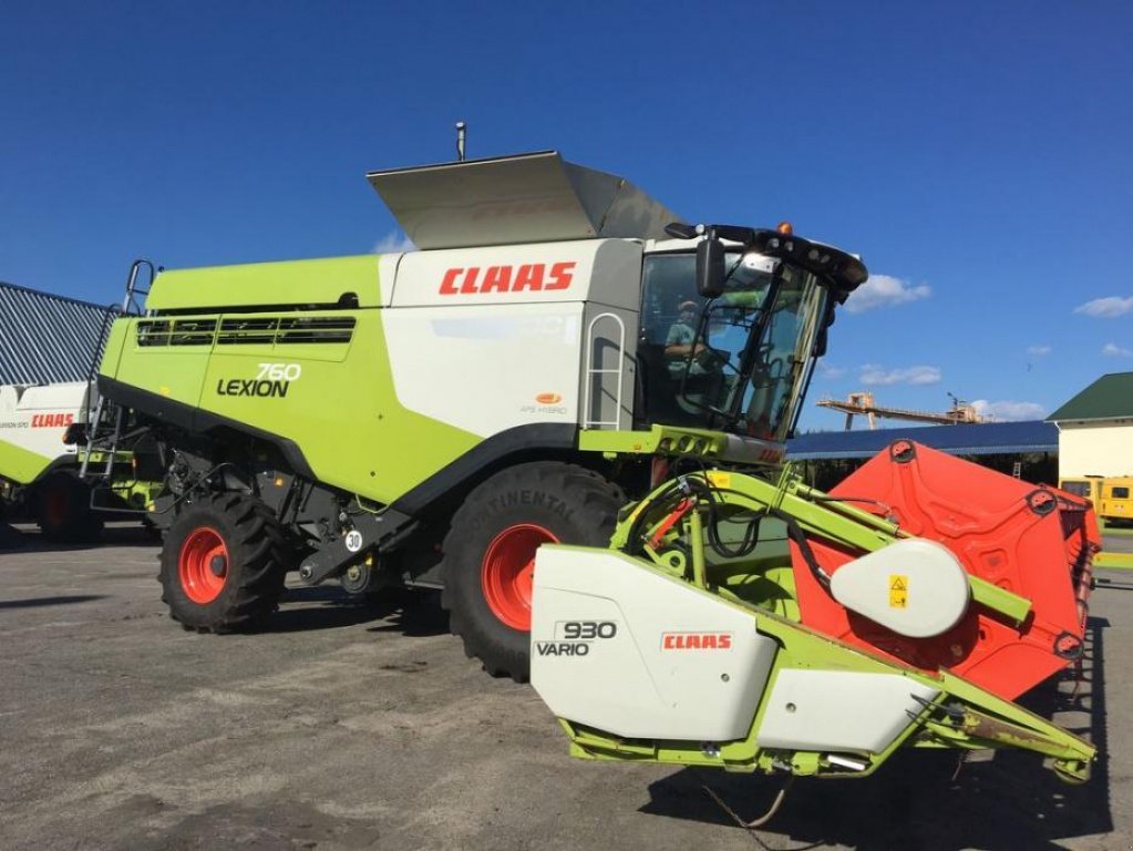 Oldtimer-Mähdrescher des Typs CLAAS Lexion 760, Neumaschine in Володарка (Bild 1)