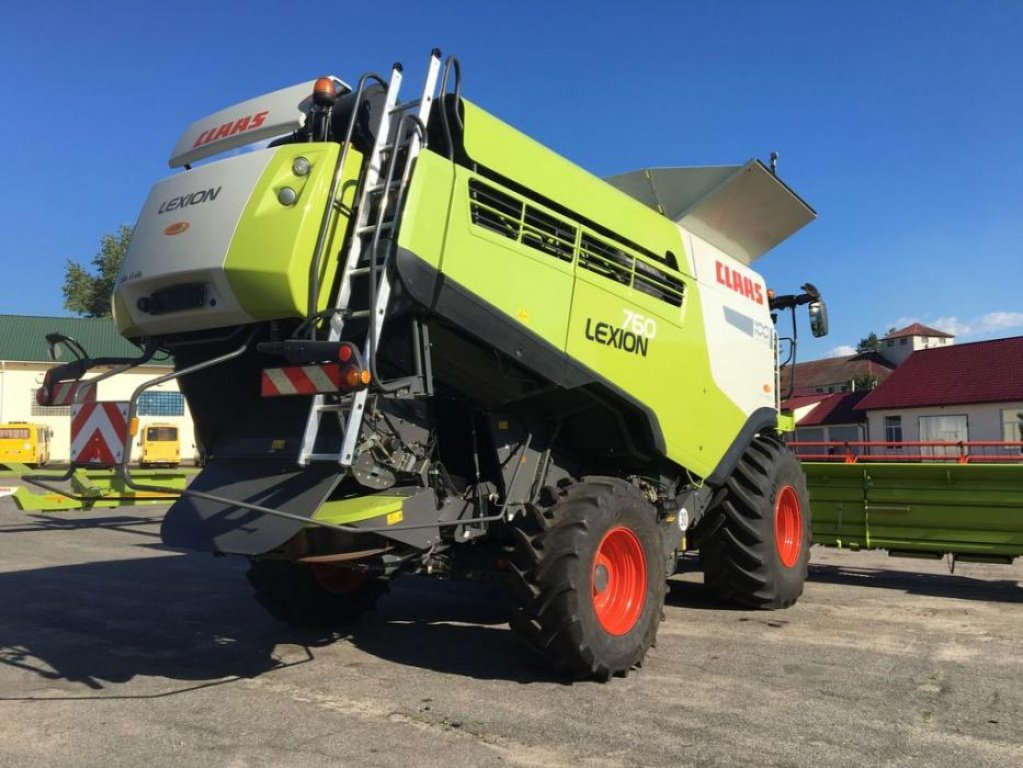 Oldtimer-Mähdrescher des Typs CLAAS Lexion 760, Neumaschine in Володарка (Bild 3)