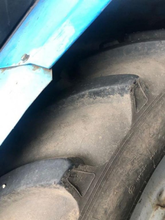 Oldtimer-Traktor des Typs Belarus Беларус-892, Neumaschine in Володарка (Bild 2)