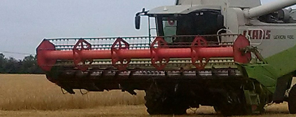 Schneidwerk des Typs CLAAS V750,  in Саврань (Bild 1)