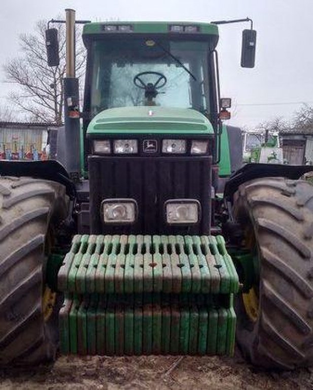 Oldtimer-Traktor des Typs John Deere 8200, Neumaschine in Демидівка (Bild 2)