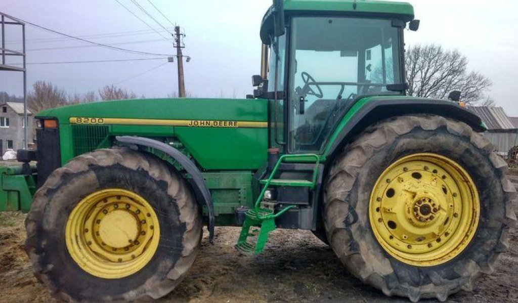 Oldtimer-Traktor des Typs John Deere 8200, Neumaschine in Демидівка (Bild 3)