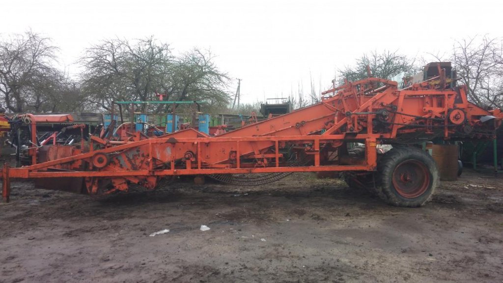 Kartoffelvollernter des Typs AMAC E2,  in Демидівка (Bild 1)