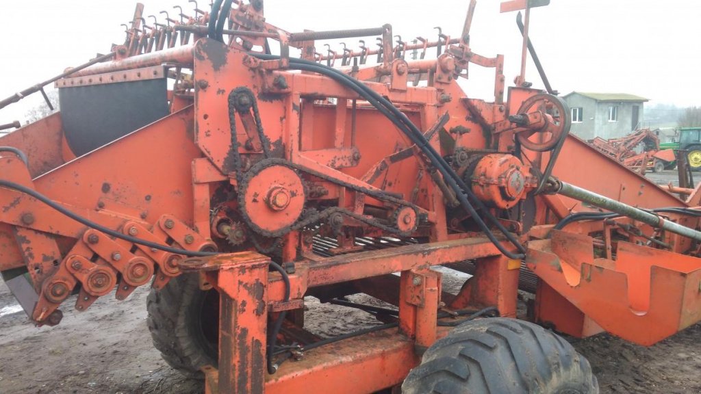 Kartoffelvollernter des Typs AMAC E2,  in Демидівка (Bild 9)