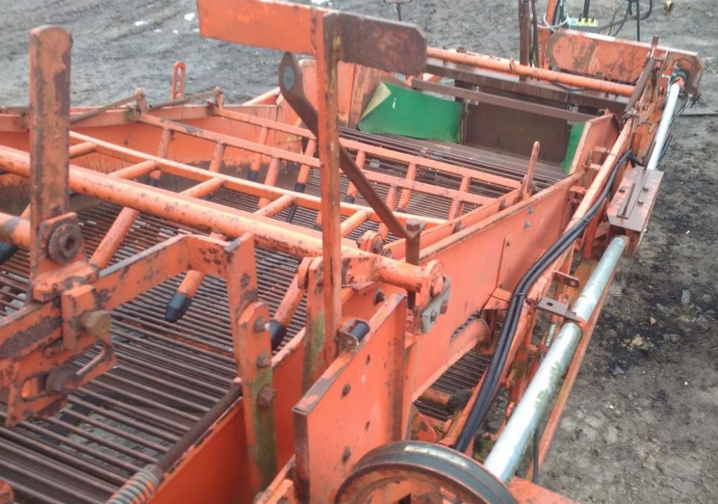 Kartoffelvollernter des Typs AMAC E2,  in Демидівка (Bild 4)