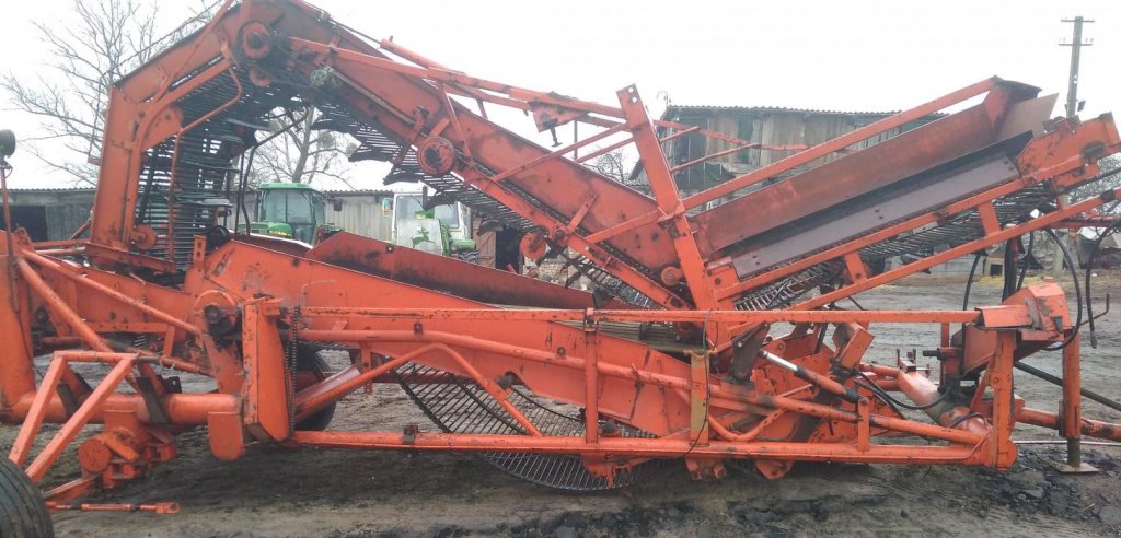 Kartoffelvollernter des Typs AMAC D2,  in Демидівка (Bild 1)