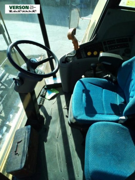 Oldtimer-Mähdrescher des Typs New Holland TC5080, Neumaschine in Київ (Bild 3)