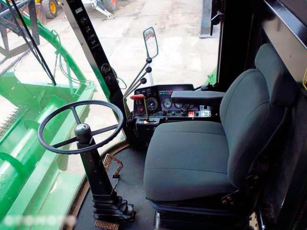 Oldtimer-Mähdrescher des Typs John Deere 9500, Neumaschine in Київ (Bild 2)