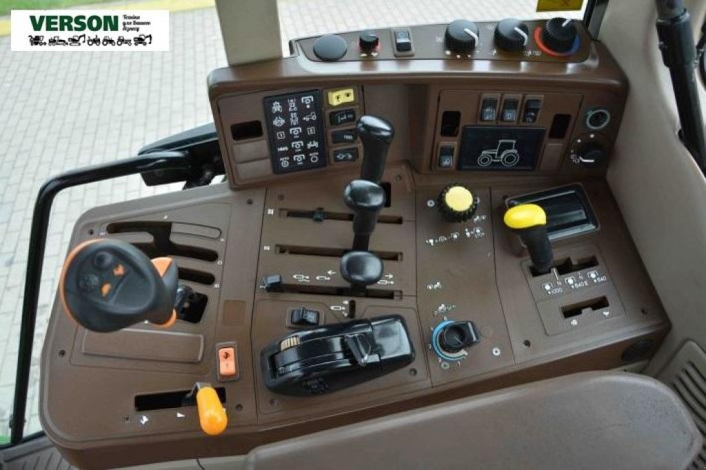 Oldtimer-Traktor des Typs John Deere 6820, Neumaschine in Київ (Bild 5)