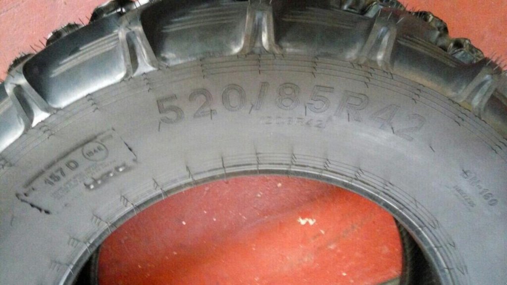 Reifen des Typs Dneproshina 520/85R42 (20.8R42) DN-160,  in Дніпропетровськ (Bild 2)