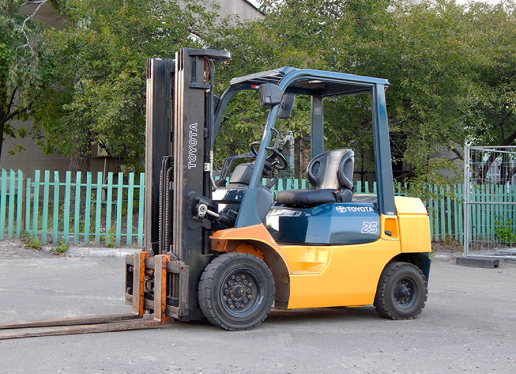 Gabelstapler des Typs Toyota 62-7FD25,  in Київ (Bild 1)