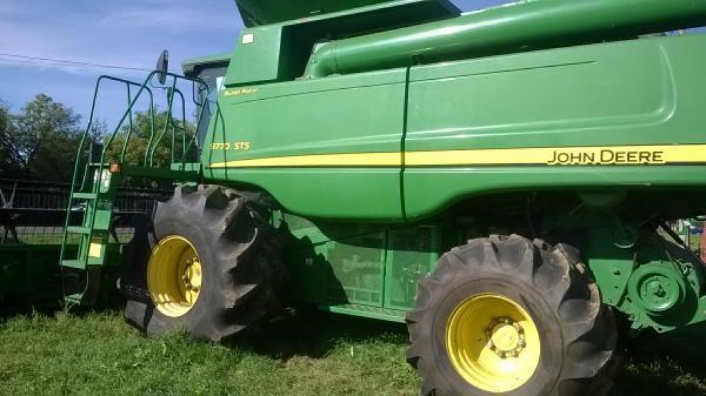 Oldtimer-Mähdrescher des Typs John Deere 9610, Neumaschine in Рівне (Bild 6)