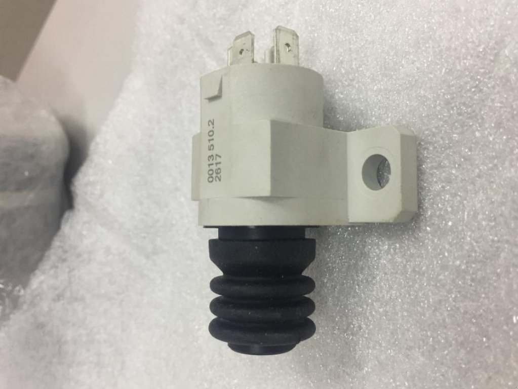 Oldtimer-Mähdrescher des Typs CLAAS Lexion 670,  in Суми (Bild 3)