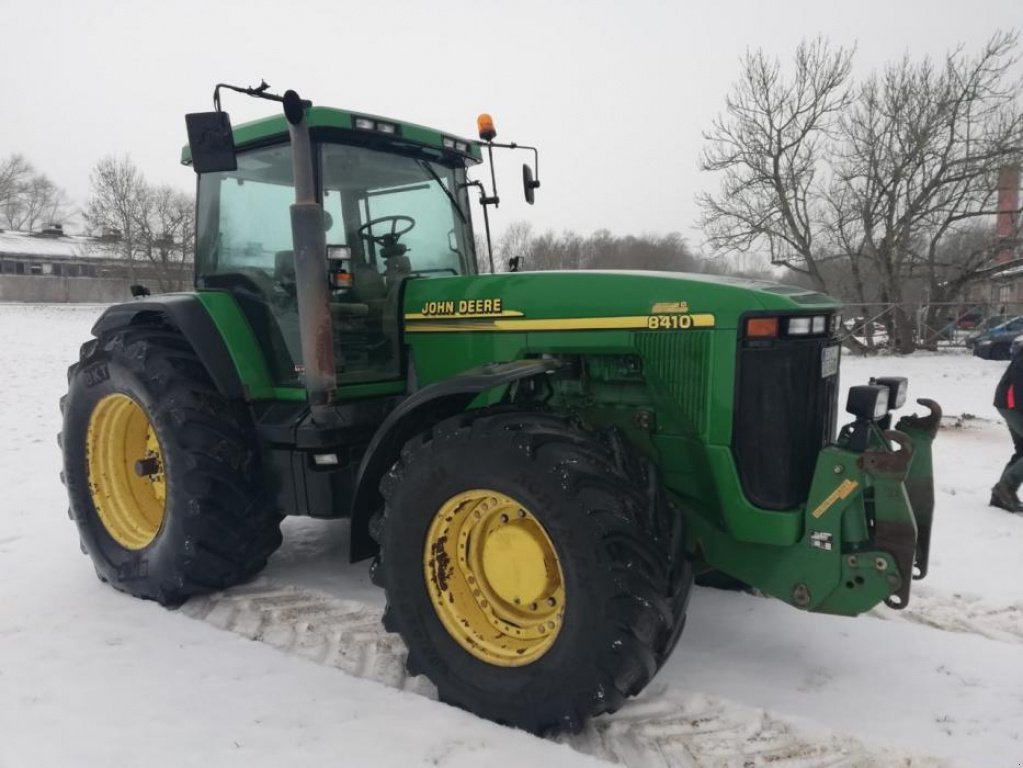 Oldtimer-Traktor des Typs John Deere 8410, Neumaschine in Полтава (Bild 3)