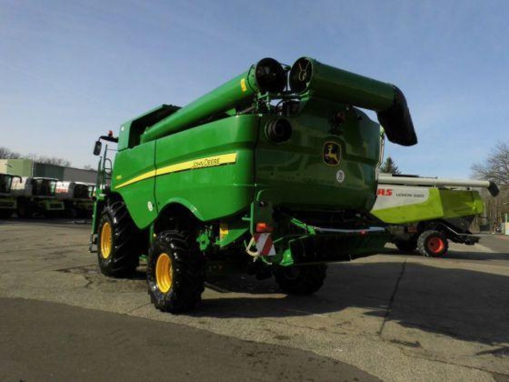 Oldtimer-Mähdrescher des Typs John Deere S670, Neumaschine in Полтава (Bild 8)