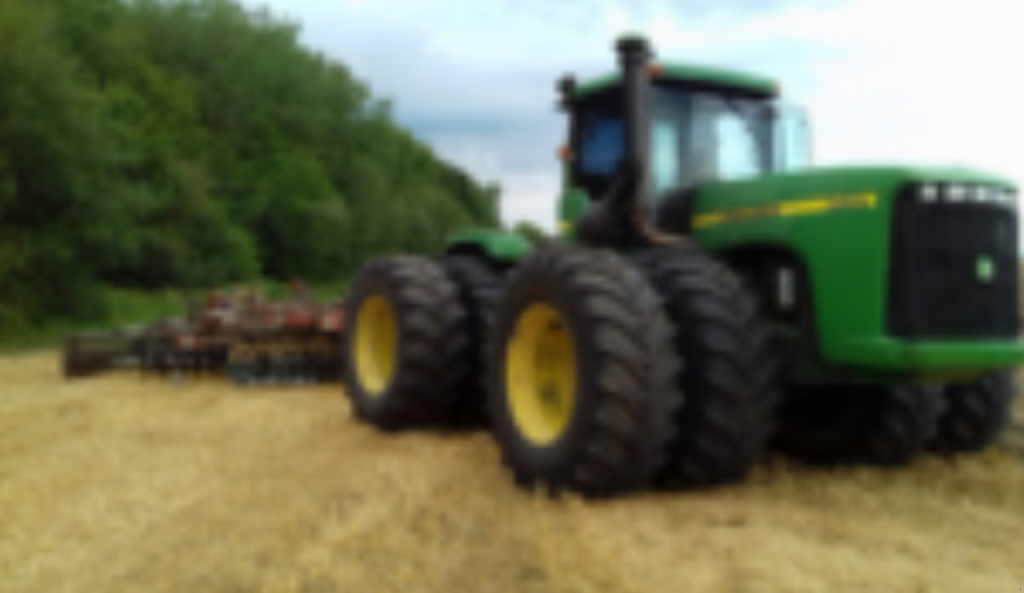 Oldtimer-Traktor des Typs John Deere 9400, Neumaschine in Полонне (Bild 1)