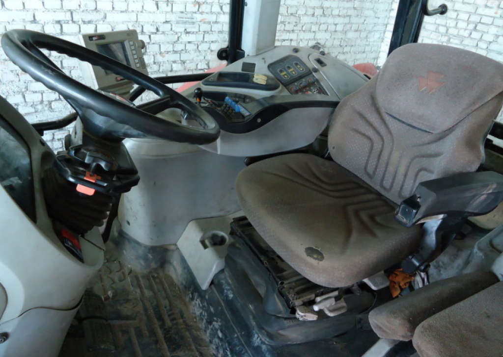 Oldtimer-Traktor des Typs Massey Ferguson 8480, Neumaschine in Львів (Bild 3)