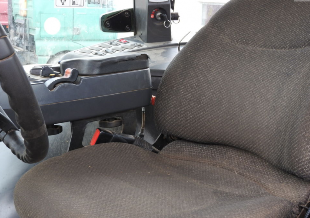 Oldtimer-Traktor des Typs CHALLENGER MT685C, Neumaschine in Львів (Bild 3)