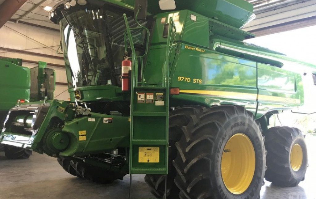 Oldtimer-Mähdrescher des Typs John Deere 9770 STS, Neumaschine in Біла Церква (Bild 1)