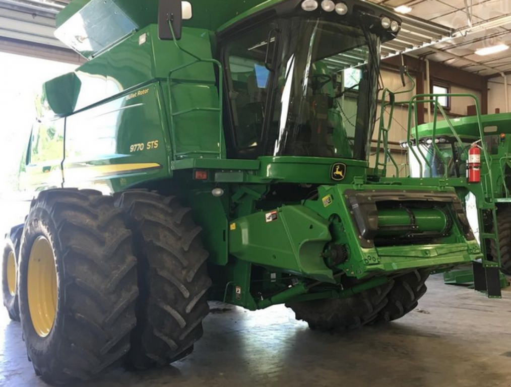 Oldtimer-Mähdrescher des Typs John Deere 9770 STS, Neumaschine in Біла Церква (Bild 7)