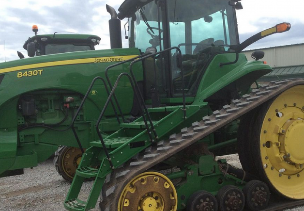 Raupentraktor des Typs John Deere 8430T, Neumaschine in Біла Церква (Bild 2)