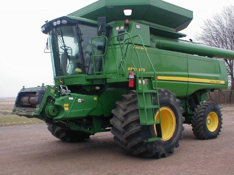 Oldtimer-Mähdrescher des Typs John Deere 9770 STS, Neumaschine in Біла Церква (Bild 1)