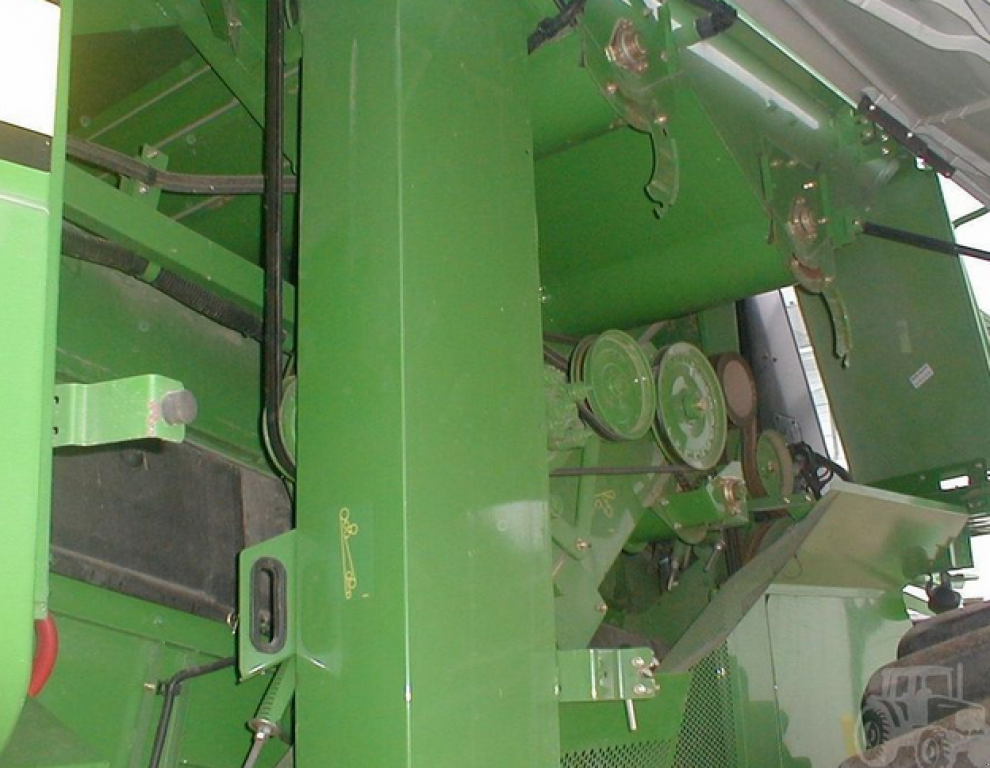 Oldtimer-Mähdrescher des Typs John Deere 9770 STS, Neumaschine in Біла Церква (Bild 9)