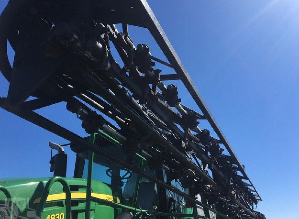 Selbstfahrspritze des Typs John Deere 4830,  in Біла Церква (Bild 2)