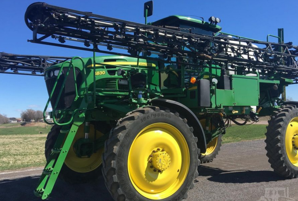 Selbstfahrspritze des Typs John Deere 4830,  in Біла Церква (Bild 1)