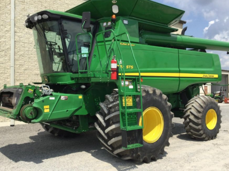 Oldtimer-Mähdrescher des Typs John Deere 9770 STS, Neumaschine in Біла Церква (Bild 1)