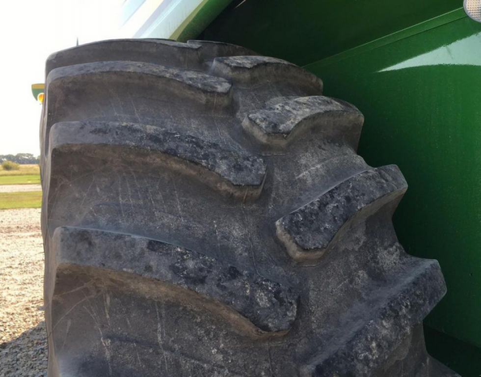 Oldtimer-Mähdrescher des Typs John Deere 9770 STS, Neumaschine in Біла Церква (Bild 7)