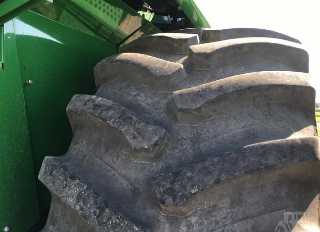 Oldtimer-Mähdrescher des Typs John Deere 9770 STS, Neumaschine in Біла Церква (Bild 2)