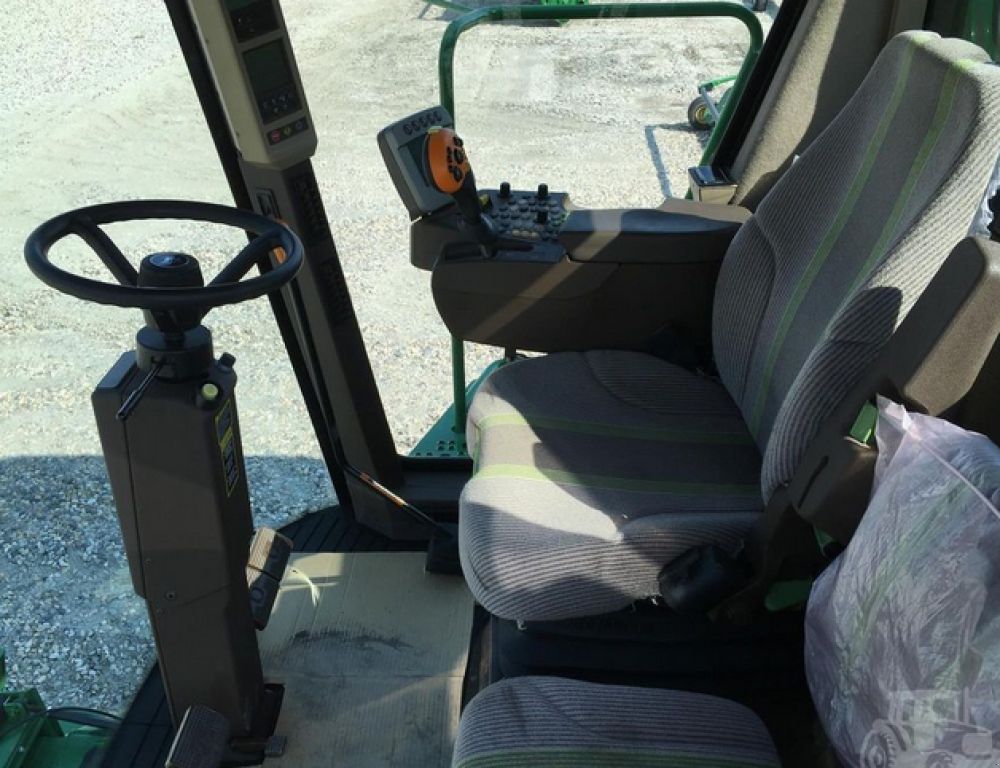 Oldtimer-Mähdrescher des Typs John Deere 9770 STS, Neumaschine in Біла Церква (Bild 9)