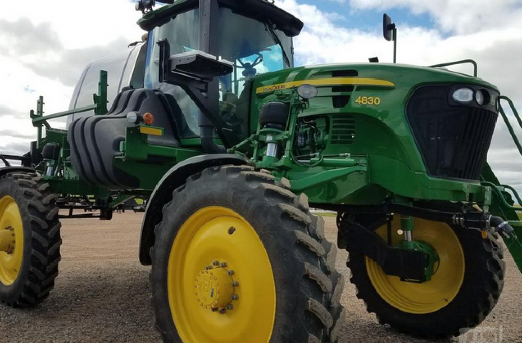 Selbstfahrspritze des Typs John Deere 4830,  in Біла Церква (Bild 1)