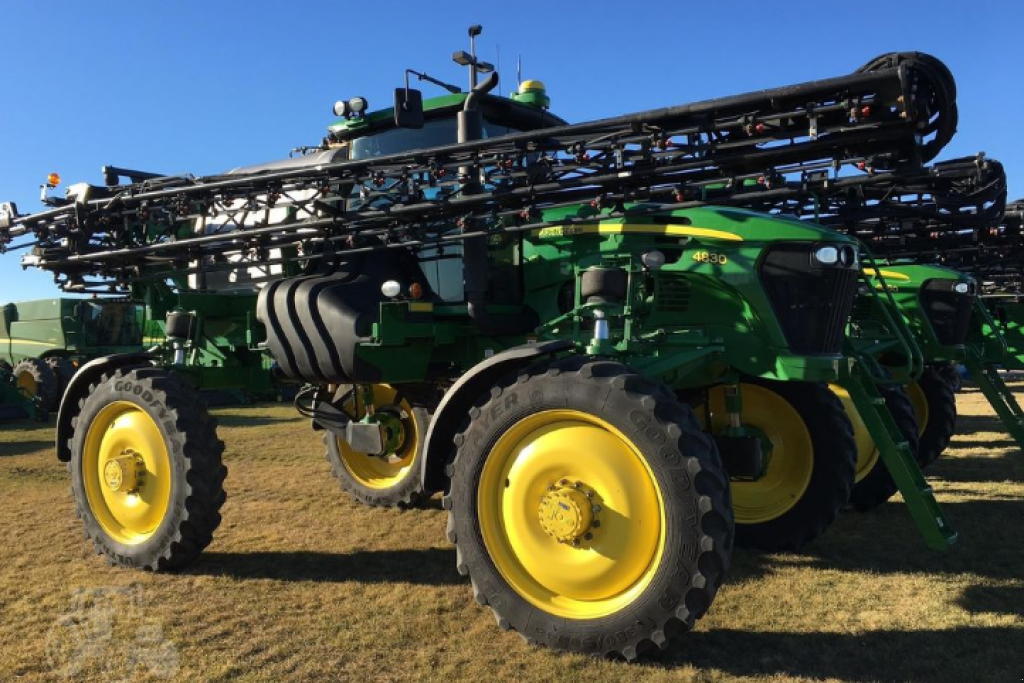 Selbstfahrspritze des Typs John Deere 4830,  in Біла Церква (Bild 1)