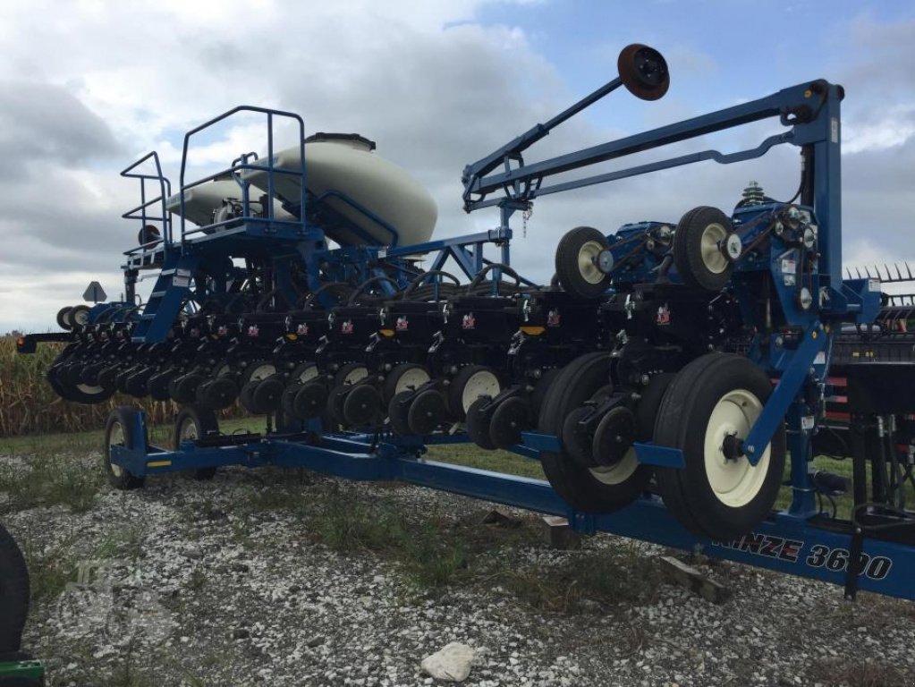 Gareeggenfelder des Typs Kinze 3600,  in Біла Церква (Bild 1)