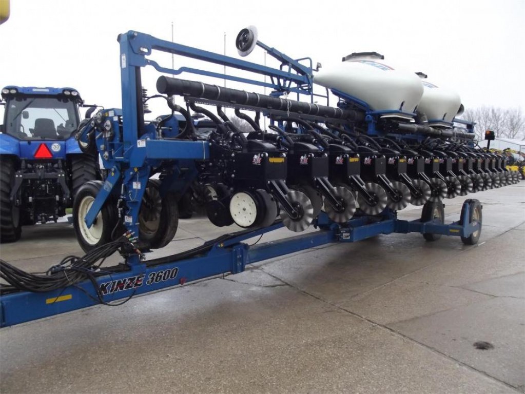 Gareeggenfelder des Typs Kinze 3600,  in Біла Церква (Bild 1)