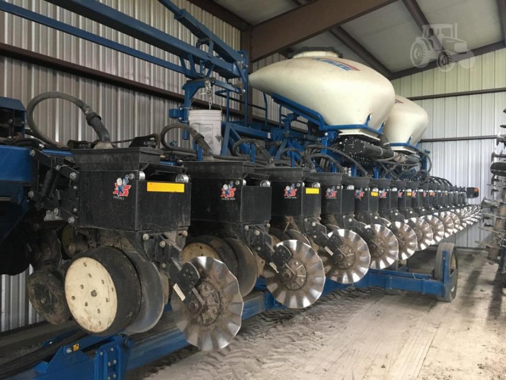 Gareeggenfelder des Typs Kinze 3600,  in Біла Церква (Bild 1)